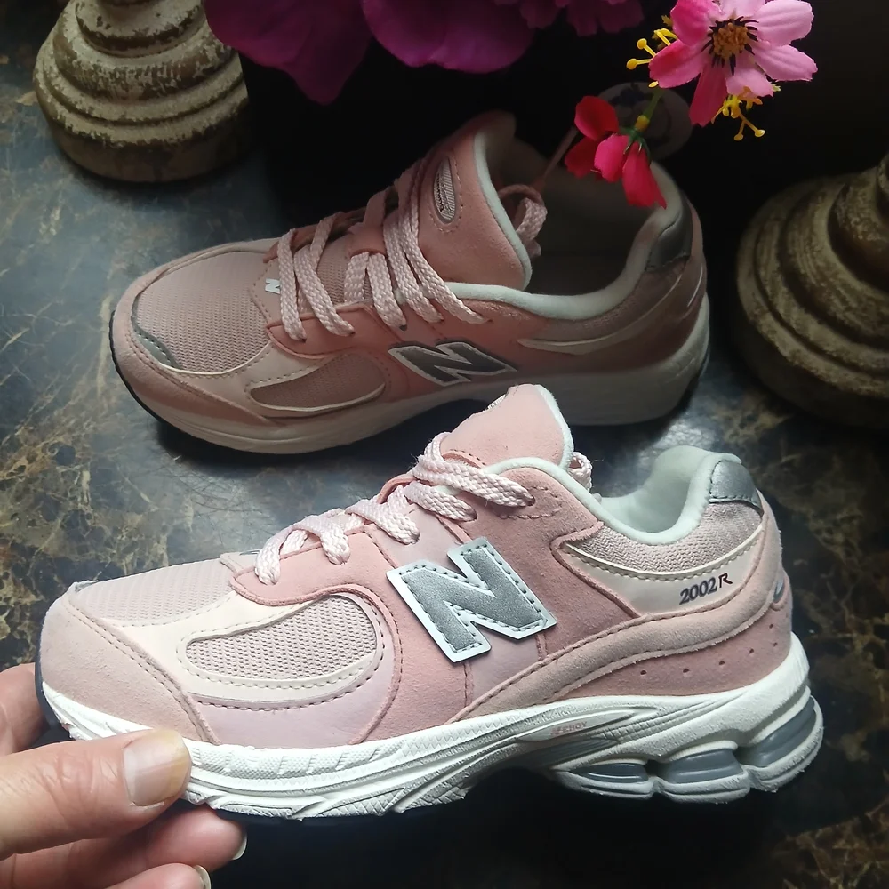 New Balance 2002R Rugged/Lifestyle Athletic Shoes Size 2 Youth for Girls